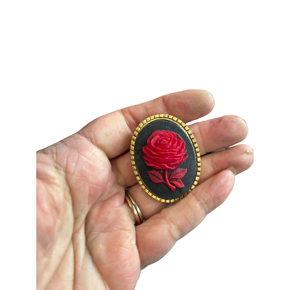 Velvet Red Rose Cameo Brooch Black Gold Gothic Romance Pin - Picture 2 of 8